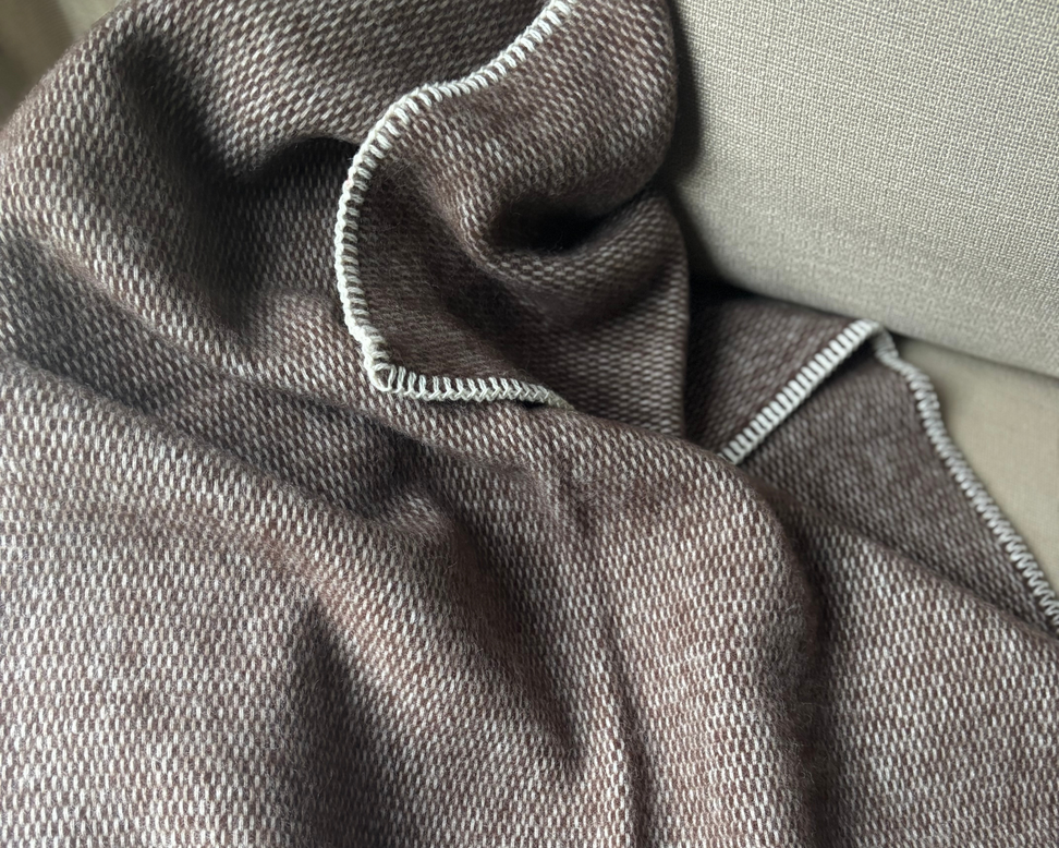 Wiegendeken van Pure New Wool in de kleur Choco