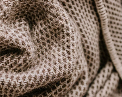 Wollen wiegendeken bruin