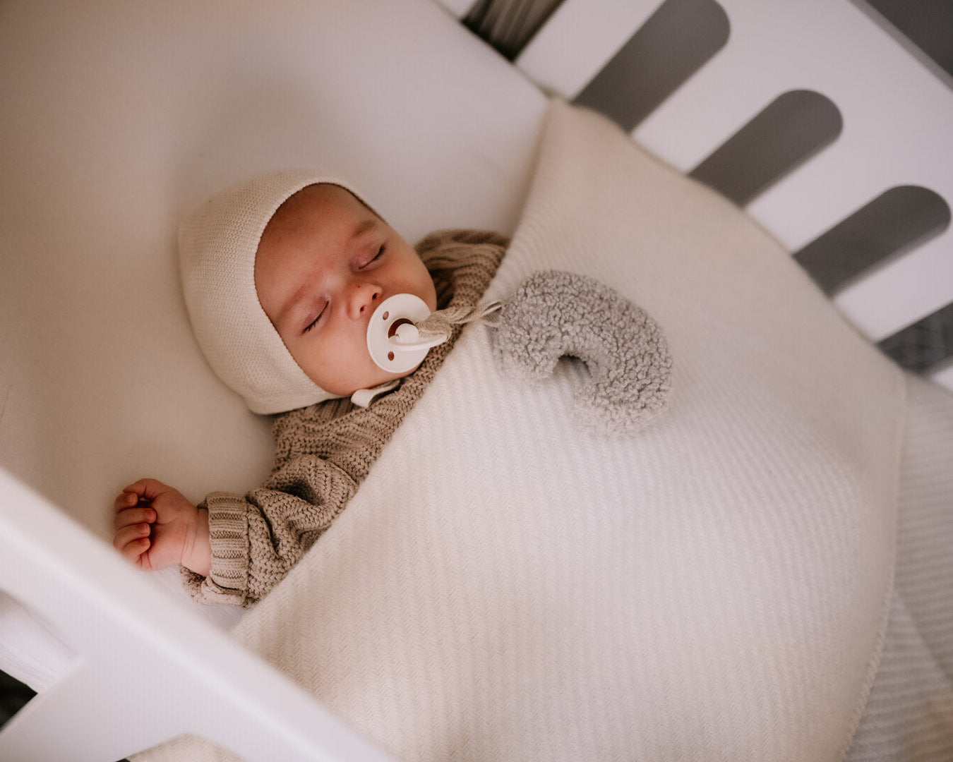 Wollen wiegendeken in zachte crème kleur