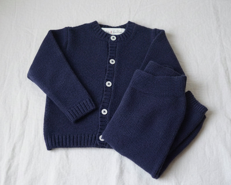 Wollen set gemaakt van babywol kleur blauw