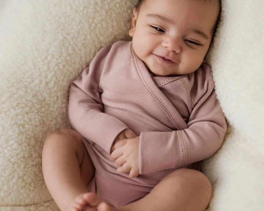 Merinowollen overslagromper in misty roze