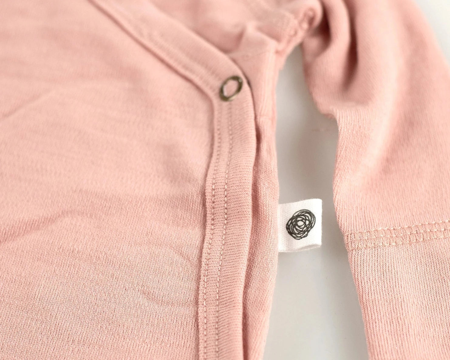 Merinowollen overslagromper in misty roze