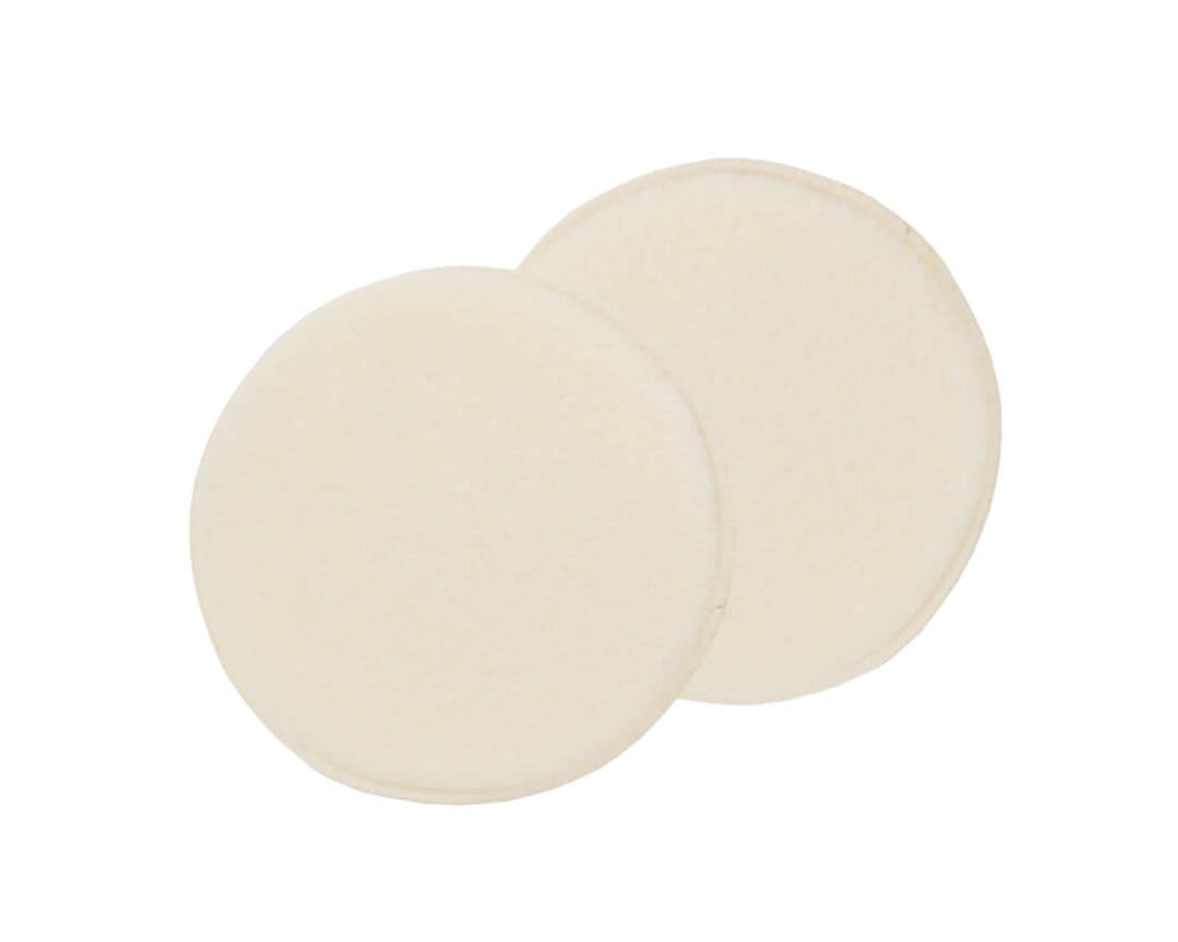 Zachte, natuurlijke bescherming tijdens de borstvoedingsperiode. Deze herbruikbare zoogkompressen zijn gemaakt van 100% zuivere merinowol en bieden comfortabele ondersteuning bij lekkende melk.