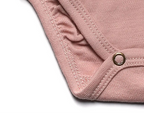 Dit overslagrompertje is gemaakt van 100% merinowol en ontworpen met aandacht voor comfort, zachtheid en gebruiksgemak.