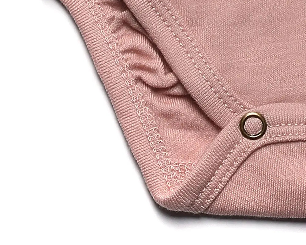 Dit overslagrompertje is gemaakt van 100% merinowol en ontworpen met aandacht voor comfort, zachtheid en gebruiksgemak.