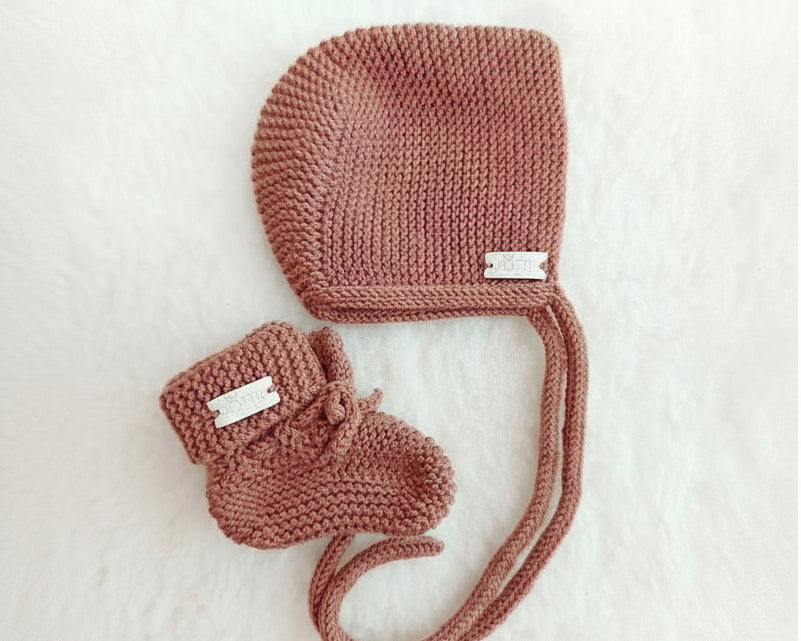 wollen baby bonnet